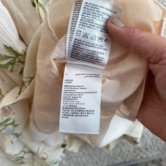H&M Skirt Size M Cream Floral Maxi - Picture 4 of 8